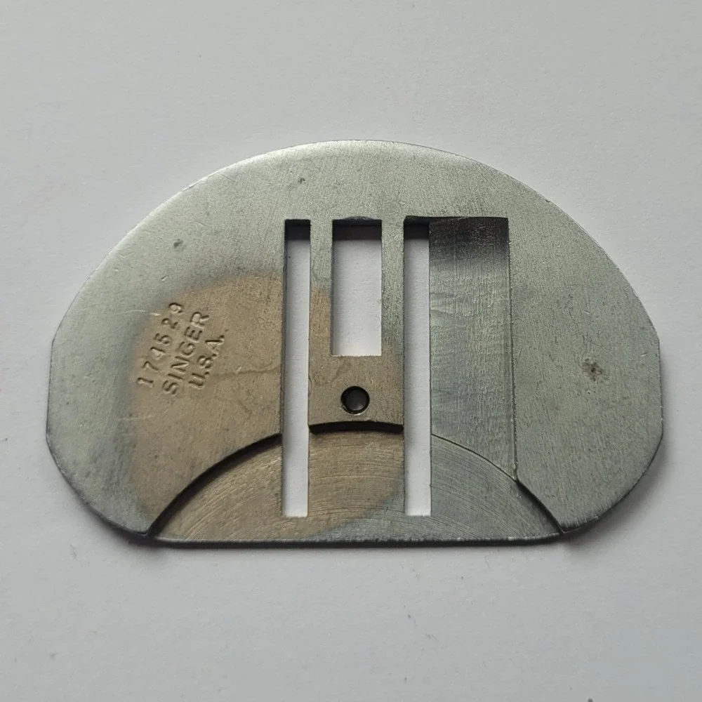 Singer 174529 Needle Plate Vintage USA Sewing Machine - Picture 2 of 2